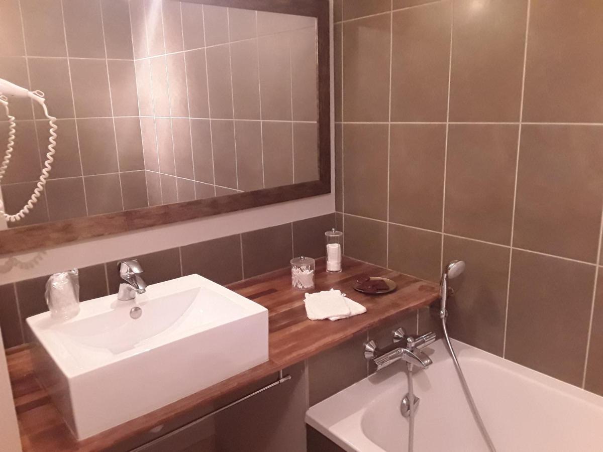 Escampette Hotell Saint-Aubin-en-Charollais Exteriör bild