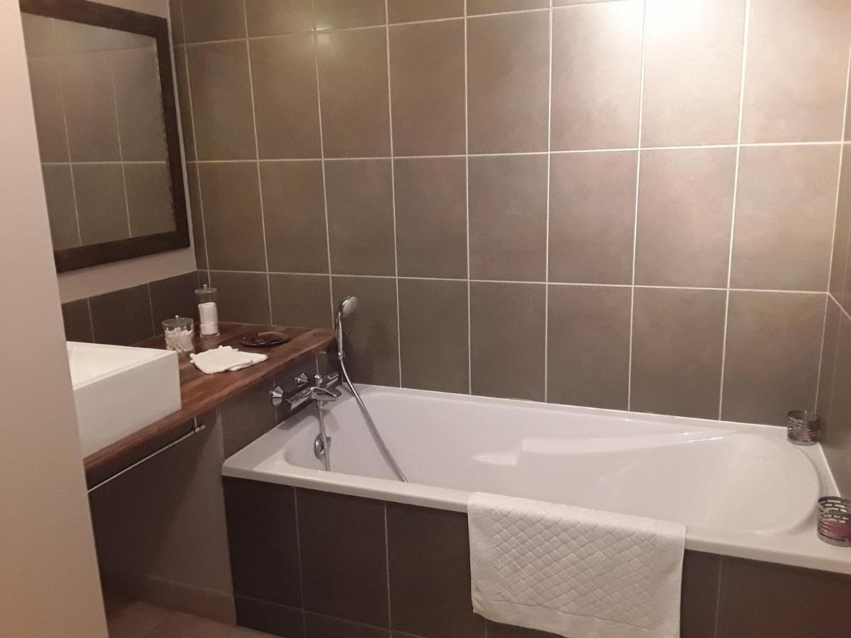 Escampette Hotell Saint-Aubin-en-Charollais Exteriör bild
