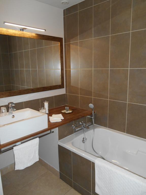 Escampette Hotell Saint-Aubin-en-Charollais Exteriör bild